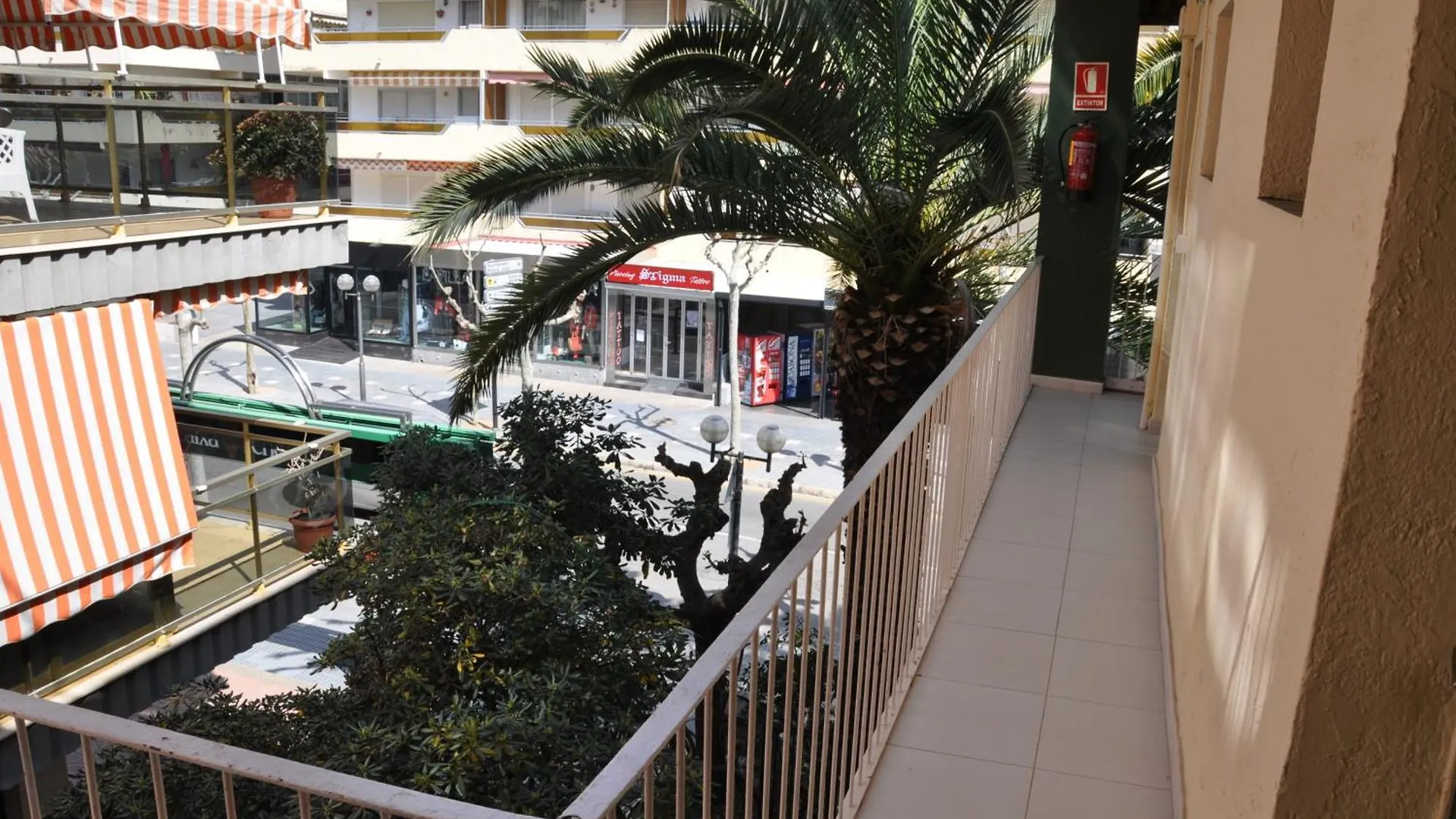 Hostal Montsant Salou Guest house