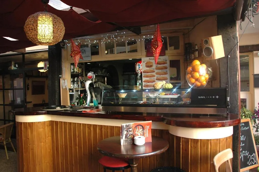 Hostal Montsant Salou Guest house
