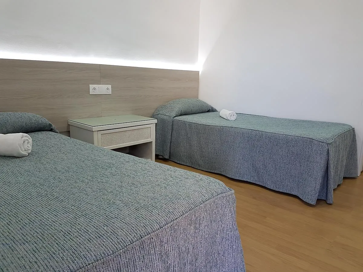 Hostal Montsant Salou Guest house